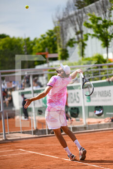 2021-06-03 - Reilly Opelka of United States during the second round at the Roland-Garros 2021, Grand Slam tennis tournament on June 2, 2021 at Roland-Garros stadium in Paris, France - Photo Victor Joly / DPPI - ROLAND-GARROS 2021, GRAND SLAM TENNIS TOURNAMENT - INTERNATIONALS - TENNIS