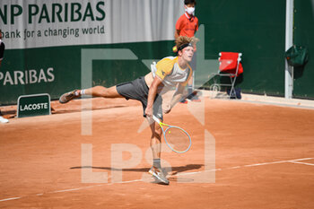 2021-06-03 - Alejandro Davidovich Fokina of Spain during the second round at the Roland-Garros 2021, Grand Slam tennis tournament on June 2, 2021 at Roland-Garros stadium in Paris, France - Photo Victor Joly / DPPI - ROLAND-GARROS 2021, GRAND SLAM TENNIS TOURNAMENT - INTERNATIONALS - TENNIS
