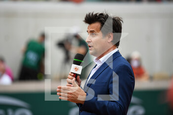 2021-06-03 - Fabrice Santoro interviewing during the second round at the Roland-Garros 2021, Grand Slam tennis tournament on June 2, 2021 at Roland-Garros stadium in Paris, France - Photo Victor Joly / DPPI - ROLAND-GARROS 2021, GRAND SLAM TENNIS TOURNAMENT - INTERNATIONALS - TENNIS