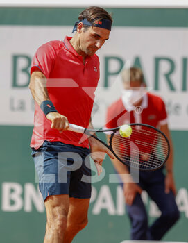 2021-06-03 - Roger Federer of Switzerland during the Roland-Garros 2021, Grand Slam tennis tournament on June 3, 2021 at Roland-Garros stadium in Paris, France - Photo Nicol Knightman / DPPI - ROLAND-GARROS 2021, GRAND SLAM TENNIS TOURNAMENT - INTERNATIONALS - TENNIS