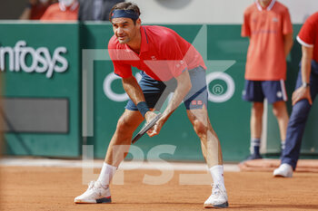 2021-06-03 - Roger Federer of Switzerland during the Roland-Garros 2021, Grand Slam tennis tournament on June 3, 2021 at Roland-Garros stadium in Paris, France - Photo Nicol Knightman / DPPI - ROLAND-GARROS 2021, GRAND SLAM TENNIS TOURNAMENT - INTERNATIONALS - TENNIS
