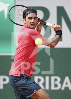 2021-06-03 - Roger Federer of Switzerland during day 5 of the French Open 2021, Grand Slam tennis tournament on June 3, 2021 at Roland-Garros stadium in Paris, France - Photo Jean Catuffe / DPPI - ROLAND-GARROS 2021, GRAND SLAM TENNIS TOURNAMENT - INTERNATIONALS - TENNIS