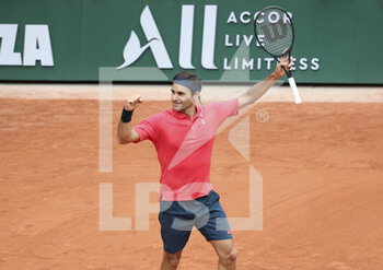 2021-06-03 - Roger Federer of Switzerland celebrates his second round victory during day 5 of the French Open 2021, Grand Slam tennis tournament on June 3, 2021 at Roland-Garros stadium in Paris, France - Photo Jean Catuffe / DPPI - ROLAND-GARROS 2021, GRAND SLAM TENNIS TOURNAMENT - INTERNATIONALS - TENNIS