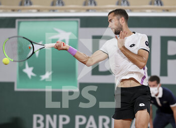 2021-06-04 - Laslo Djere of Serbia during day 6 of the French Open 2021, Grand Slam tennis tournament on June 4, 2021 at Roland-Garros stadium in Paris, France - Photo Jean Catuffe / DPPI - ROLAND-GARROS 2021, GRAND SLAM TENNIS TOURNAMENT - INTERNATIONALS - TENNIS
