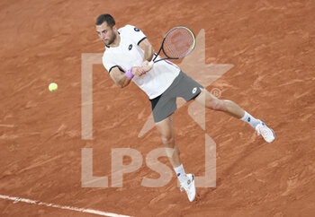 2021-06-04 - Laslo Djere of Serbia during day 6 of the French Open 2021, Grand Slam tennis tournament on June 4, 2021 at Roland-Garros stadium in Paris, France - Photo Jean Catuffe / DPPI - ROLAND-GARROS 2021, GRAND SLAM TENNIS TOURNAMENT - INTERNATIONALS - TENNIS