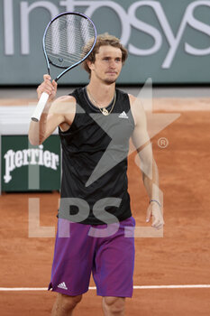 2021-06-04 - Alexander Zverev of Germany celebrates his third round victory during day 6 of the French Open 2021, Grand Slam tennis tournament on June 4, 2021 at Roland-Garros stadium in Paris, France - Photo Jean Catuffe / DPPI - ROLAND-GARROS 2021, GRAND SLAM TENNIS TOURNAMENT - INTERNATIONALS - TENNIS
