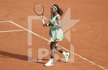 2021-06-04 - Serena Williams of USA during day 6 of the French Open 2021, Grand Slam tennis tournament on June 4, 2021 at Roland-Garros stadium in Paris, France - Photo Jean Catuffe / DPPI - ROLAND-GARROS 2021, GRAND SLAM TENNIS TOURNAMENT - INTERNATIONALS - TENNIS