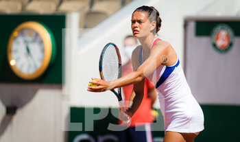 2021-06-06 - Chloe Paquet of France in action during the third round of doubles at the Roland-Garros 2021, Grand Slam tennis tournament on June 6, 2021 at Roland-Garros stadium in Paris, France - Photo Rob Prange / Spain DPPI / DPPI - ROLAND-GARROS 2021, GRAND SLAM TENNIS TOURNAMENT - INTERNATIONALS - TENNIS