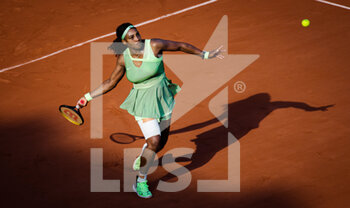 2021-06-06 - Serena Williams of the United States in action during the fourth round of the Roland-Garros 2021, Grand Slam tennis tournament on June 6, 2021 at Roland-Garros stadium in Paris, France - Photo Rob Prange / Spain DPPI / DPPI - ROLAND-GARROS 2021, GRAND SLAM TENNIS TOURNAMENT - INTERNATIONALS - TENNIS