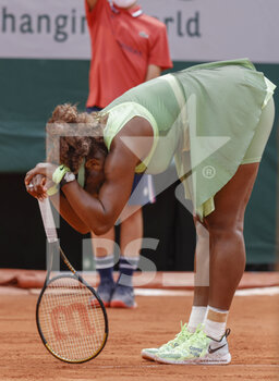 2021-06-06 - Serena Williams of the United States in action during the fourth round of the Roland-Garros 2021, Grand Slam tennis tournament on June 6, 2021 at Roland-Garros stadium in Paris, France - Photo Nicol Knightman / DPPI - ROLAND-GARROS 2021, GRAND SLAM TENNIS TOURNAMENT - INTERNATIONALS - TENNIS