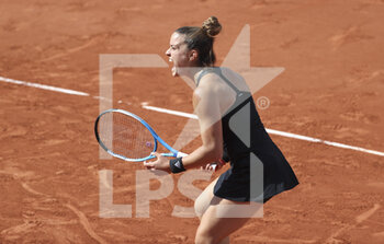 2021-06-07 - Maria Sakkari of Greece celebrates her victory during day 9 of the French Open 2021, Grand Slam tennis tournament on June 7, 2021 at Roland-Garros stadium in Paris, France - Photo Jean Catuffe / DPPI - ROLAND-GARROS 2021, GRAND SLAM TENNIS TOURNAMENT - INTERNATIONALS - TENNIS