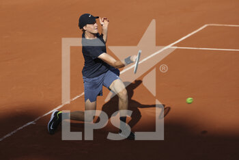 2021-06-07 - Jannik Sinner of Italy during day 9 of the French Open 2021, Grand Slam tennis tournament on June 7, 2021 at Roland-Garros stadium in Paris, France - Photo Jean Catuffe / DPPI - ROLAND-GARROS 2021, GRAND SLAM TENNIS TOURNAMENT - INTERNATIONALS - TENNIS
