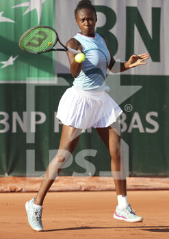 2021-06-07 - Maelie Monfils of France, younger sister of Gael Monfils, plays the junior tournament during day 9 of the French Open 2021, Grand Slam tennis tournament on June 7, 2021 at Roland-Garros stadium in Paris, France - Photo Jean Catuffe / DPPI - ROLAND-GARROS 2021, GRAND SLAM TENNIS TOURNAMENT - INTERNATIONALS - TENNIS