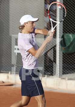 2021-06-07 - Leo Borg, son of Bjorn Borg, plays the junior tournament during day 9 of the French Open 2021, Grand Slam tennis tournament on June 7, 2021 at Roland-Garros stadium in Paris, France - Photo Jean Catuffe / DPPI - ROLAND-GARROS 2021, GRAND SLAM TENNIS TOURNAMENT - INTERNATIONALS - TENNIS