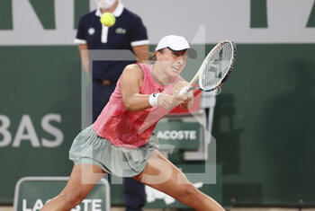 2021-06-07 - Iga Swiatek of Poland during day 9 of the French Open 2021, Grand Slam tennis tournament on June 7, 2021 at Roland-Garros stadium in Paris, France - Photo Jean Catuffe / DPPI - ROLAND-GARROS 2021, GRAND SLAM TENNIS TOURNAMENT - INTERNATIONALS - TENNIS