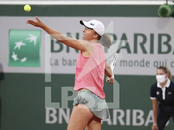 2021-06-07 - Iga Swiatek of Poland during day 9 of the French Open 2021, Grand Slam tennis tournament on June 7, 2021 at Roland-Garros stadium in Paris, France - Photo Jean Catuffe / DPPI - ROLAND-GARROS 2021, GRAND SLAM TENNIS TOURNAMENT - INTERNATIONALS - TENNIS