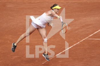 2021-06-08 - Anastasia Pavlyuchenkova of Russia during day 10 of the French Open 2021, Grand Slam tennis tournament on June 8, 2021 at Roland-Garros stadium in Paris, France - Photo Jean Catuffe / DPPI - FRENCH OPEN 2021, GRAND SLAM TENNIS TOURNAMENT - INTERNATIONALS - TENNIS
