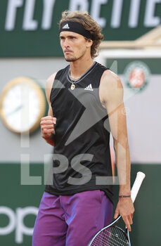 2021-06-08 - Alexander Zverev of Germany celebrates his victory during day 10 of the French Open 2021, Grand Slam tennis tournament on June 8, 2021 at Roland-Garros stadium in Paris, France - Photo Jean Catuffe / DPPI - FRENCH OPEN 2021, GRAND SLAM TENNIS TOURNAMENT - INTERNATIONALS - TENNIS