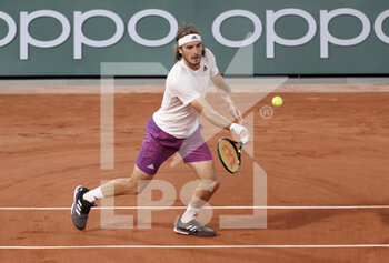 2021-06-08 - Stefanos Tsitsipas of Greece during day 10 of the French Open 2021, Grand Slam tennis tournament on June 8, 2021 at Roland-Garros stadium in Paris, France - Photo Jean Catuffe / DPPI - FRENCH OPEN 2021, GRAND SLAM TENNIS TOURNAMENT - INTERNATIONALS - TENNIS