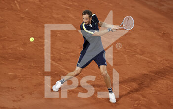 2021-06-08 - Daniil Medvedev of Russia during day 10 of the French Open 2021, Grand Slam tennis tournament on June 8, 2021 at Roland-Garros stadium in Paris, France - Photo Jean Catuffe / DPPI - FRENCH OPEN 2021, GRAND SLAM TENNIS TOURNAMENT - INTERNATIONALS - TENNIS
