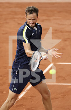 2021-06-08 - Daniil Medvedev of Russia during day 10 of the French Open 2021, Grand Slam tennis tournament on June 8, 2021 at Roland-Garros stadium in Paris, France - Photo Jean Catuffe / DPPI - FRENCH OPEN 2021, GRAND SLAM TENNIS TOURNAMENT - INTERNATIONALS - TENNIS