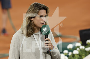 2021-06-08 - Amelie Mauresmo comments for Prime Video Amazon day 10 of the French Open 2021, Grand Slam tennis tournament on June 8, 2021 at Roland-Garros stadium in Paris, France - Photo Jean Catuffe / DPPI - FRENCH OPEN 2021, GRAND SLAM TENNIS TOURNAMENT - INTERNATIONALS - TENNIS