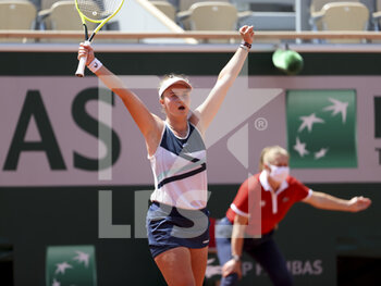 2021-06-09 - Barbora Krejcikova of Czech Republic celebrates her victory during day 11 of the French Open 2021, Grand Slam tennis tournament on June 9, 2021 at Roland-Garros stadium in Paris, France - Photo Jean Catuffe / DPPI - ROLAND-GARROS 2021, GRAND SLAM TENNIS TOURNAMENT - INTERNATIONALS - TENNIS