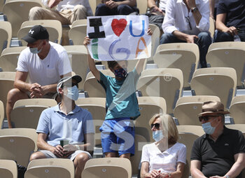 2021-06-09 - A fan of Iga Swiatek of Poland during day 11 of the French Open 2021, Grand Slam tennis tournament on June 9, 2021 at Roland-Garros stadium in Paris, France - Photo Jean Catuffe / DPPI - ROLAND-GARROS 2021, GRAND SLAM TENNIS TOURNAMENT - INTERNATIONALS - TENNIS