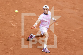2021-06-09 - Diego Schwartzman of Argentina during day 11 of the French Open 2021, Grand Slam tennis tournament on June 9, 2021 at Roland-Garros stadium in Paris, France - Photo Jean Catuffe / DPPI - ROLAND-GARROS 2021, GRAND SLAM TENNIS TOURNAMENT - INTERNATIONALS - TENNIS