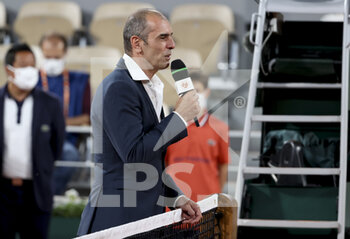 2021-06-09 - Cedric Pioline interviews on-court during day 11 of the French Open 2021, Grand Slam tennis tournament on June 9, 2021 at Roland-Garros stadium in Paris, France - Photo Jean Catuffe / DPPI - ROLAND-GARROS 2021, GRAND SLAM TENNIS TOURNAMENT - INTERNATIONALS - TENNIS