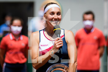 2021-06-10 - Elena Vesnina of Russia during the Mixed Doubles final with partner Aslan Karatsev at the Roland-Garros 2021, Grand Slam tennis tournament on June 10, 2021 at Roland-Garros stadium in Paris, France - Photo Rob Prange / Spain DPPI / DPPI - ROLAND-GARROS 2021, GRAND SLAM TENNIS TOURNAMENT - INTERNATIONALS - TENNIS