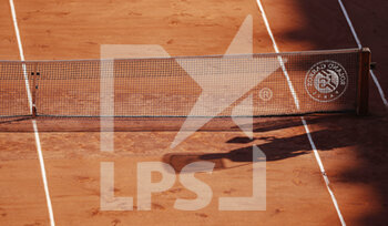 2021-06-10 - Illustration of the net on the centre court Philippe Chatrier during the Roland-Garros 2021, Grand Slam tennis tournament on June 10, 2021 at Roland-Garros stadium in Paris, France - Photo Nicol Knightman / DPPI - ROLAND-GARROS 2021, GRAND SLAM TENNIS TOURNAMENT - INTERNATIONALS - TENNIS