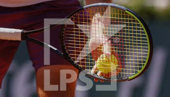 2021-06-11 - Illustration tennis ball, Stefanos Tsitsipas of Greece in action against Alexander Zverev of Germany during the semi-final of the Roland-Garros 2021, Grand Slam tennis tournament on June 11, 2021 at Roland-Garros stadium in Paris, France - Photo Nicol Knightman / DPPI - ROLAND-GARROS 2021, FRENCH OPEN 2021, A GRAND SLAM TENNIS TOURNAMENT - INTERNATIONALS - TENNIS
