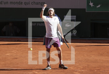 2021-06-11 - Stefanos Tsitsipas of Greece celebrates his semi-final victory against Alexander Sascha Zverev of Germany during day 13 of Roland-Garros 2021, French Open 2021, a Grand Slam tennis tournament on June 11, 2021 at Roland-Garros stadium in Paris, France - Photo Jean Catuffe / DPPI - ROLAND-GARROS 2021, FRENCH OPEN 2021, A GRAND SLAM TENNIS TOURNAMENT - INTERNATIONALS - TENNIS