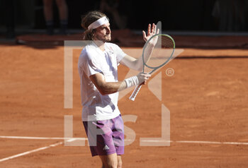 2021-06-11 - Stefanos Tsitsipas of Greece celebrates his semi-final victory against Alexander Sascha Zverev of Germany during day 13 of Roland-Garros 2021, French Open 2021, a Grand Slam tennis tournament on June 11, 2021 at Roland-Garros stadium in Paris, France - Photo Jean Catuffe / DPPI - ROLAND-GARROS 2021, FRENCH OPEN 2021, A GRAND SLAM TENNIS TOURNAMENT - INTERNATIONALS - TENNIS