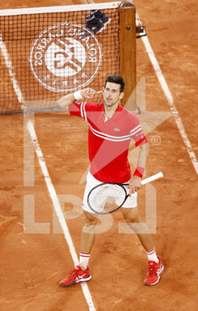 2021-06-11 - Novak Djokovic of Serbia against Rafael Nadal of Spain during the semi-final of the Roland-Garros 2021, Grand Slam tennis tournament on June 11, 2021 at Roland-Garros stadium in Paris, France - Photo Nicol Knightman / DPPI - ROLAND-GARROS 2021, FRENCH OPEN 2021, A GRAND SLAM TENNIS TOURNAMENT - INTERNATIONALS - TENNIS