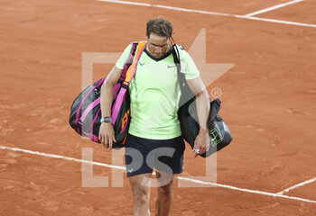 2021-06-11 - Rafael Nadal of Spain leaving the court after his semi-final defeat againt Novak Djokovic of Serbia during day 13 of Roland-Garros 2021, French Open 2021, a Grand Slam tennis tournament on June 11, 2021 at Roland-Garros stadium in Paris, France - Photo Jean Catuffe / DPPI - ROLAND-GARROS 2021, FRENCH OPEN 2021, A GRAND SLAM TENNIS TOURNAMENT - INTERNATIONALS - TENNIS