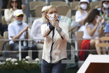 2021-06-12 - Trophy presenter Martina Navratilova during the trophy ceremony of the Women's Singles final on day 14 of Roland-Garros 2021, French Open 2021, a Grand Slam tennis tournament on June 12, 2021 at Roland-Garros stadium in Paris, France - Photo Jean Catuffe / DPPI - ROLAND-GARROS 2021, FRENCH OPEN 2021, A GRAND SLAM TENNIS TOURNAMENT - INTERNATIONALS - TENNIS