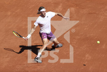 2021-06-13 - Stefanos Tsitsipas of Greece during the men's final on day 15 of Roland-Garros 2021, French Open 2021, a Grand Slam tennis tournament on June 13, 2021 at Roland-Garros stadium in Paris, France - Photo Jean Catuffe / DPPI - ROLAND-GARROS 2021, FRENCH OPEN 2021, A GRAND SLAM TENNIS TOURNAMENT - INTERNATIONALS - TENNIS