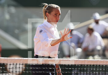 2021-06-13 - Chair umpire Aurelie Tourte of France during the men's final on day 15 of Roland-Garros 2021, French Open 2021, a Grand Slam tennis tournament on June 13, 2021 at Roland-Garros stadium in Paris, France - Photo Jean Catuffe / DPPI - ROLAND-GARROS 2021, FRENCH OPEN 2021, A GRAND SLAM TENNIS TOURNAMENT - INTERNATIONALS - TENNIS