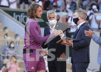 2021-06-13 - Finalist Stefanos Tsitsipas of Greece receives the finalist trophy from Jim Courier while President of French Tennis Federation FFT Gilles Moretton looks on during the trophy ceremony of the men's final on day 15 of Roland-Garros 2021, French Open 2021, a Grand Slam tennis tournament on June 13, 2021 at Roland-Garros stadium in Paris, France - Photo Jean Catuffe / DPPI - ROLAND-GARROS 2021, FRENCH OPEN 2021, A GRAND SLAM TENNIS TOURNAMENT - INTERNATIONALS - TENNIS