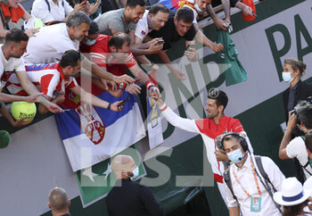 2021-06-13 - Winner Novak Djokovic of Serbia salute his fans of Serbia following his victory in the men's final on day 15 of Roland-Garros 2021, French Open 2021, a Grand Slam tennis tournament on June 13, 2021 at Roland-Garros stadium in Paris, France - Photo Jean Catuffe / DPPI - ROLAND-GARROS 2021, FRENCH OPEN 2021, A GRAND SLAM TENNIS TOURNAMENT - INTERNATIONALS - TENNIS
