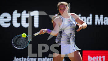 2021-06-14 - Jule Niemeier of Germany in actin against Belinda Bencic of Switzerland during the first round at the 2021 bett1open WTA 500 tennis tournament on June 14, 2021 at Rot-Weiss Tennis Club in Berlin, Germany - Photo Rob Prange / Spain DPPI / DPPI - 2021 BETT1OPEN WTA 500 TENNIS TOURNAMENT - INTERNATIONALS - TENNIS