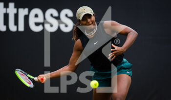 2021-06-15 - Hailey Baptiste of the United States in action against Jessica Pegula of the United States during the first round of the 2021 bett1open WTA 500 tennis tournament on June 15, 2021 at Rot-Weiss Tennis Club in Berlin, Germany - Photo Rob Prange / Spain DPPI / DPPI - 2021 BETT1OPEN WTA 500 TENNIS TOURNAMENT - INTERNATIONALS - TENNIS