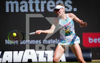 2021-06-16 - Ekaterina Alexandrova of Russia in action against Elina Svitolina of the Ukraine during her second round at the 2021 bett1open WTA 500 tennis tournament on June 16, 2021 at Rot-Weiss Tennis Club in Berlin, Germany - Photo Rob Prange / Spain DPPI / DPPI - 2021 BETT1OPEN WTA 500 TENNIS TOURNAMENT - INTERNATIONALS - TENNIS
