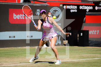 2021-06-16 - Alize Cornet of France in action against Bianca Andreescu of Canada during her second round at the 2021 bett1open WTA 500 tennis tournament on June 16, 2021 at Rot-Weiss Tennis Club in Berlin, Germany - Photo Rob Prange / Spain DPPI / DPPI - 2021 BETT1OPEN WTA 500 TENNIS TOURNAMENT - INTERNATIONALS - TENNIS
