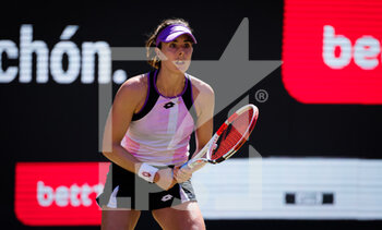 2021-06-18 - Alize Cornet of France in action against Garbine Muguruza of Spain during the quarter-final of the 2021 bett1open WTA 500 tennis tournament on June 18, 2021 at Rot-Weiss Tennis Club in Berlin, Germany - Photo Rob Prange / Spain DPPI / DPPI - 2021 BETT1OPEN WTA 500 TENNIS TOURNAMENT - INTERNATIONALS - TENNIS