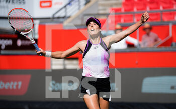 2021-06-18 - Alize Cornet of France celebrates the victory against Garbine Muguruza of Spain during the quarter-final of the 2021 bett1open WTA 500 tennis tournament on June 18, 2021 at Rot-Weiss Tennis Club in Berlin, Germany - Photo Rob Prange / Spain DPPI / DPPI - 2021 BETT1OPEN WTA 500 TENNIS TOURNAMENT - INTERNATIONALS - TENNIS