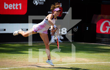2021-06-19 - Alize Cornet of France in action against Belinda Bencic of Switzerland during the semi-final of the 2021 bett1open WTA 500 tennis tournament on June 19, 2021 at Rot-Weiss Tennis Club in Berlin, Germany - Photo Rob Prange / Spain DPPI / DPPI - 2021 BETT1OPEN WTA 500 TENNIS TOURNAMENT - INTERNATIONALS - TENNIS