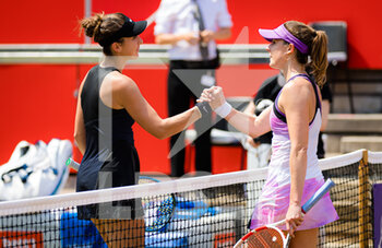 2021-06-19 - Belinda Bencic of Switzerland and Alize Cornet of France at the net after the semi-final of the 2021 bett1open WTA 500 tennis tournament on June 19, 2021 at Rot-Weiss Tennis Club in Berlin, Germany - Photo Rob Prange / Spain DPPI / DPPI - 2021 BETT1OPEN WTA 500 TENNIS TOURNAMENT - INTERNATIONALS - TENNIS